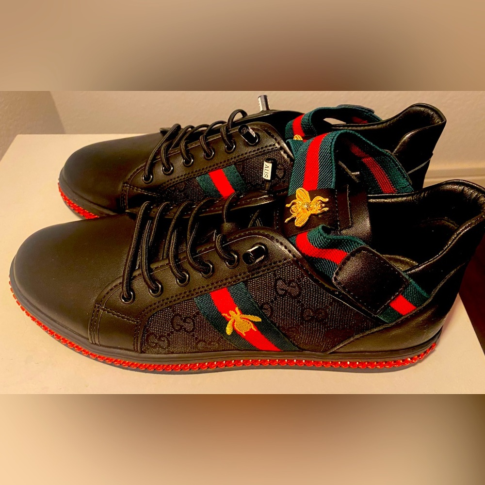 Black Gucci shoe. Size 8.5 men.